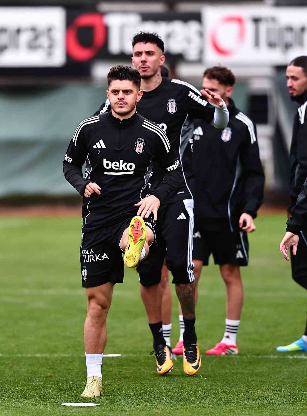 Beşiktaş, Fenerbahçe maçı hazırlıklarını tamamladı
