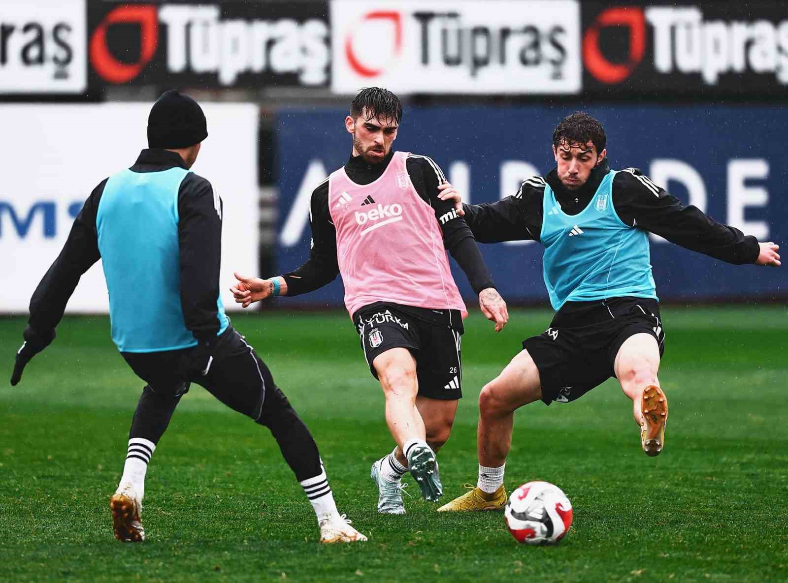 Beşiktaş, günü iki antrenmanla tamamladı
