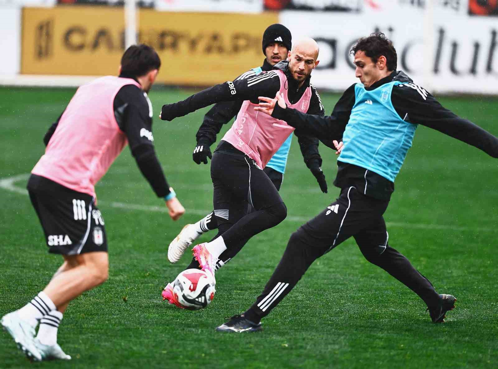 Beşiktaş, günü iki antrenmanla tamamladı

