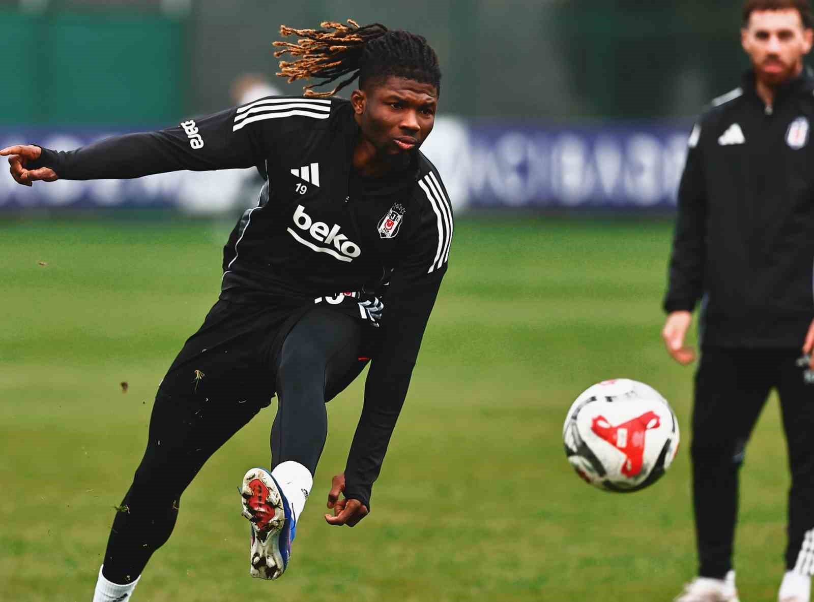 Beşiktaş, kondisyon ve taktik çalıştı
