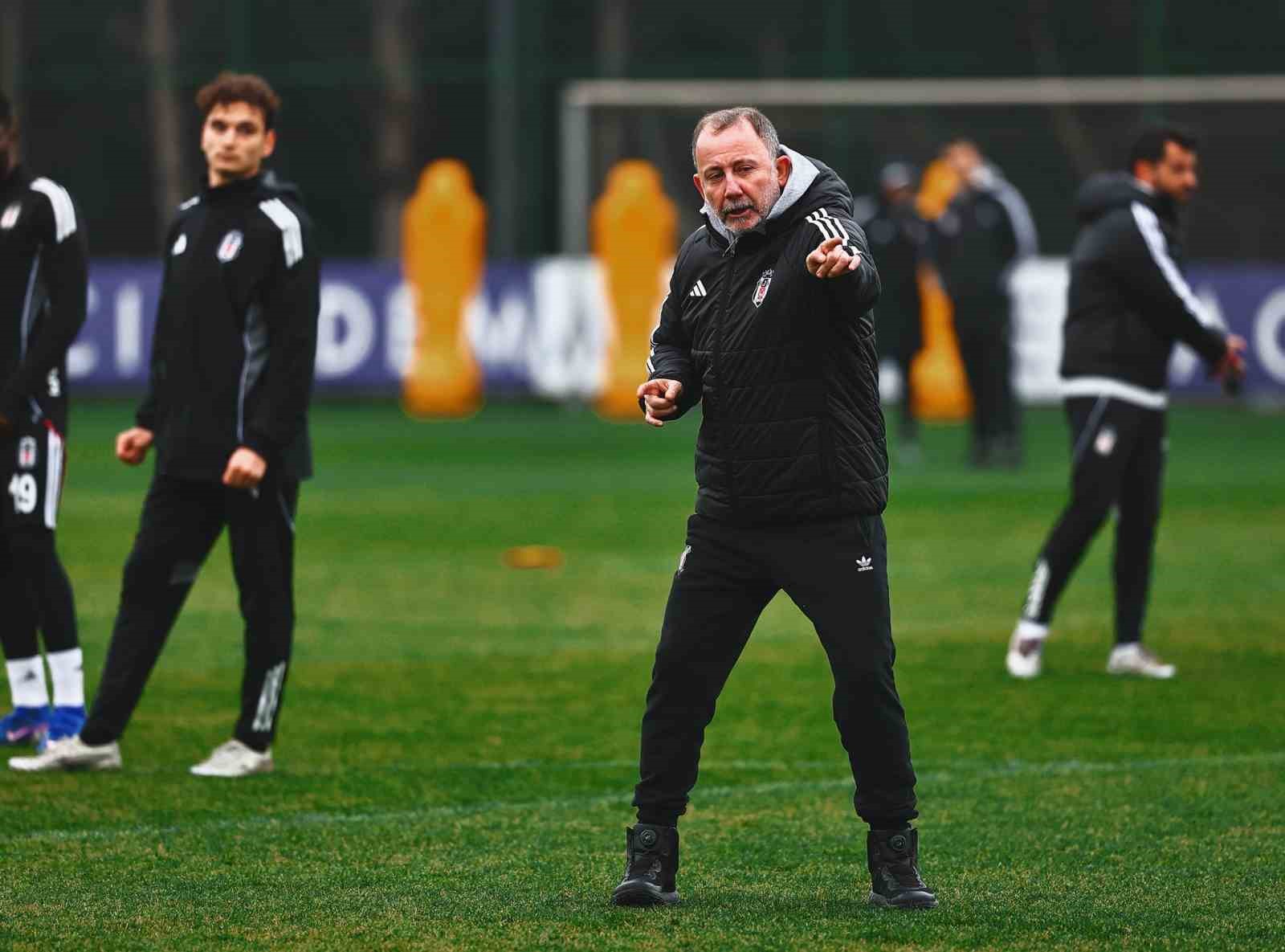 Beşiktaş, kondisyon ve taktik çalıştı
