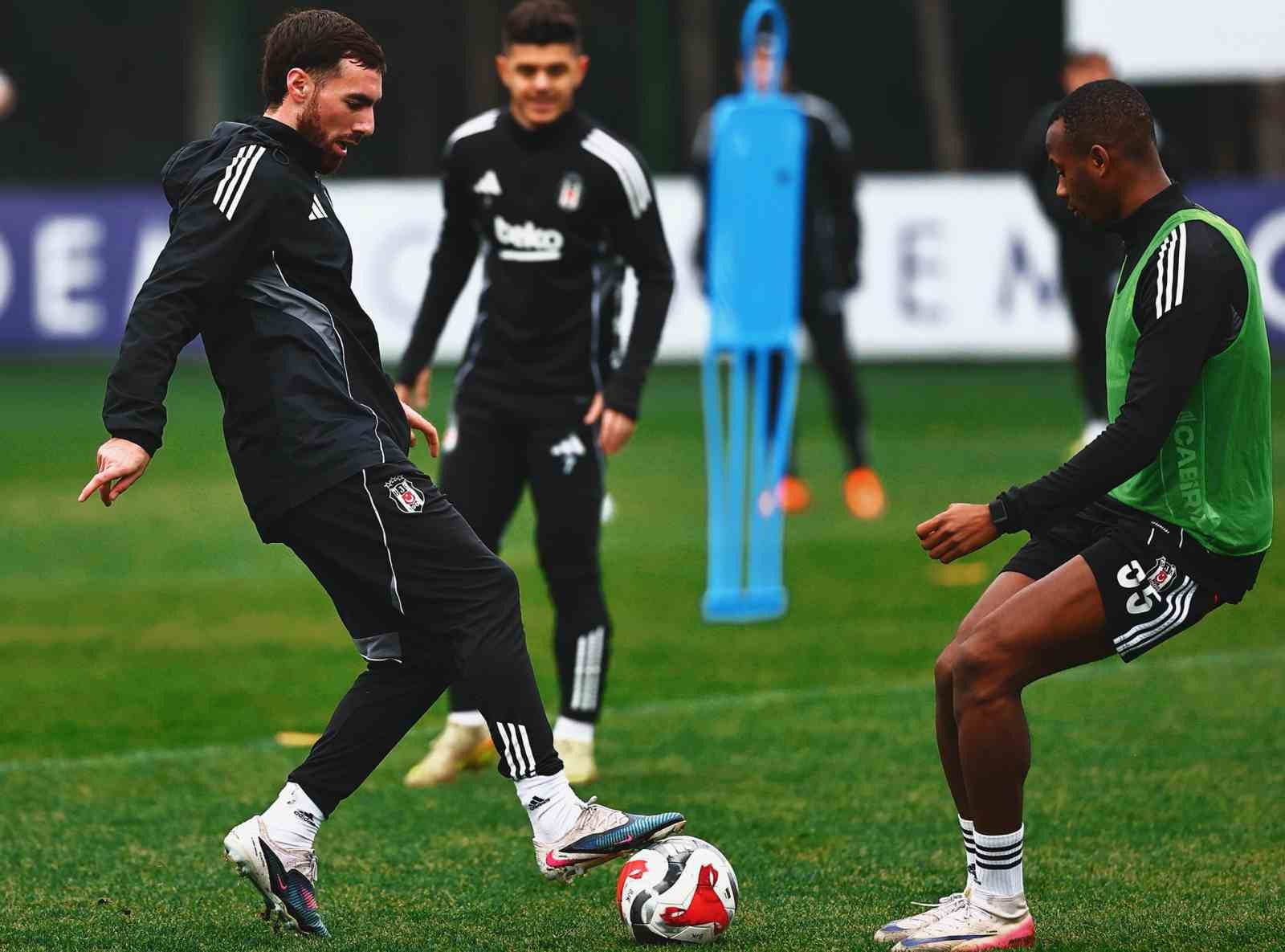 Beşiktaş, kondisyon ve taktik çalıştı
