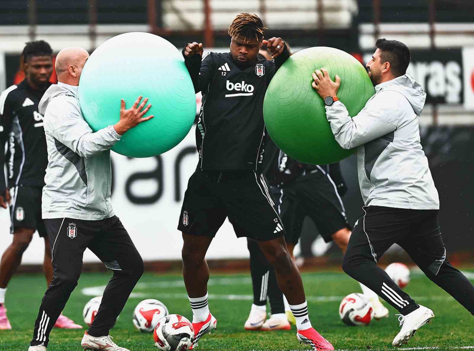 Beşiktaş kondisyon ve taktik çalıştı
