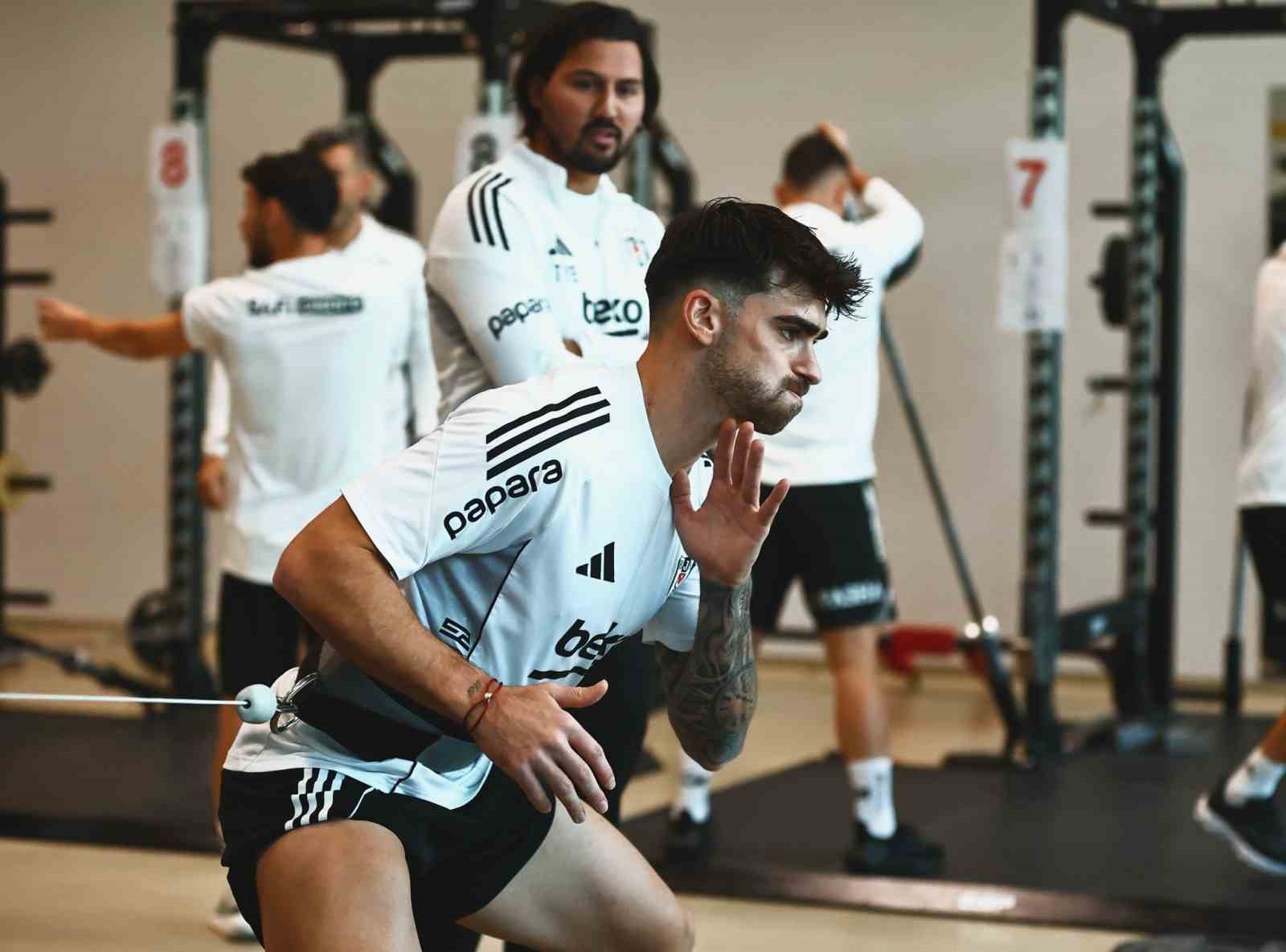 Beşiktaş, salonda çalıştı
