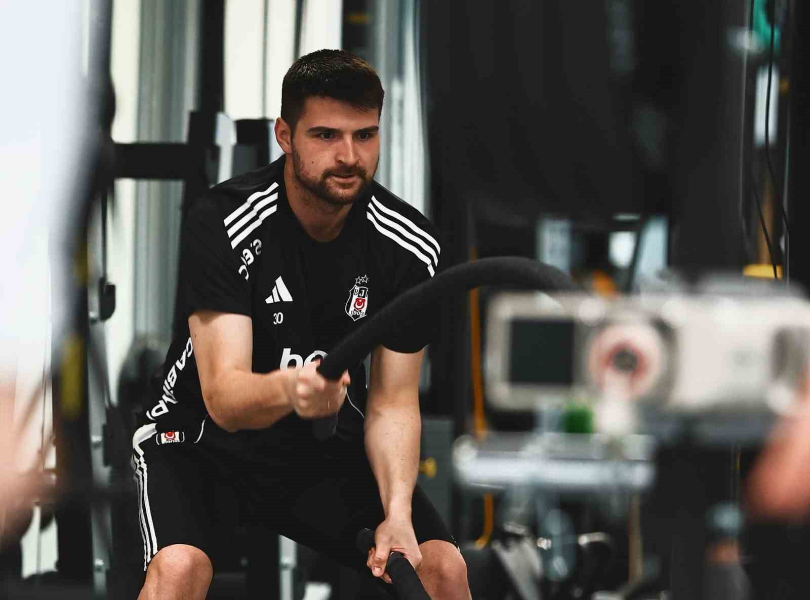 Beşiktaş salonda çalıştı
