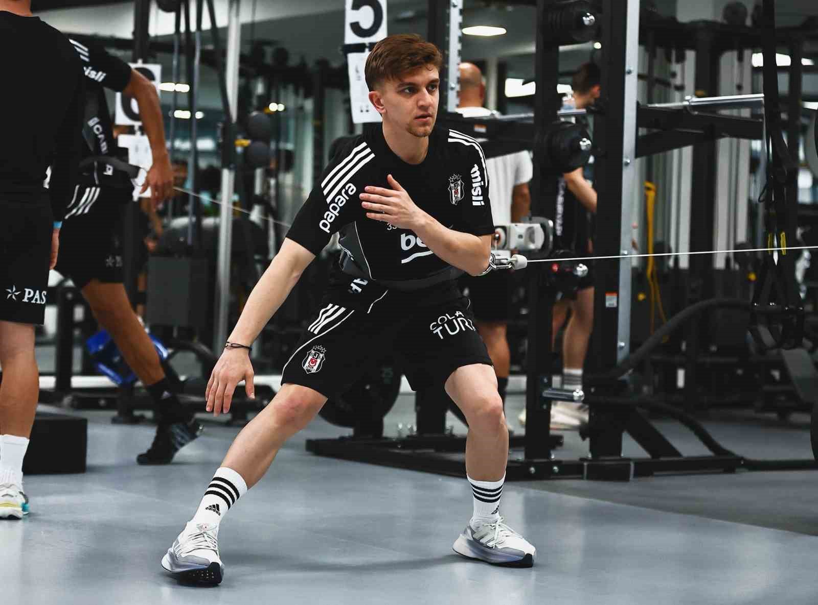 Beşiktaş, salonda çalıştı
