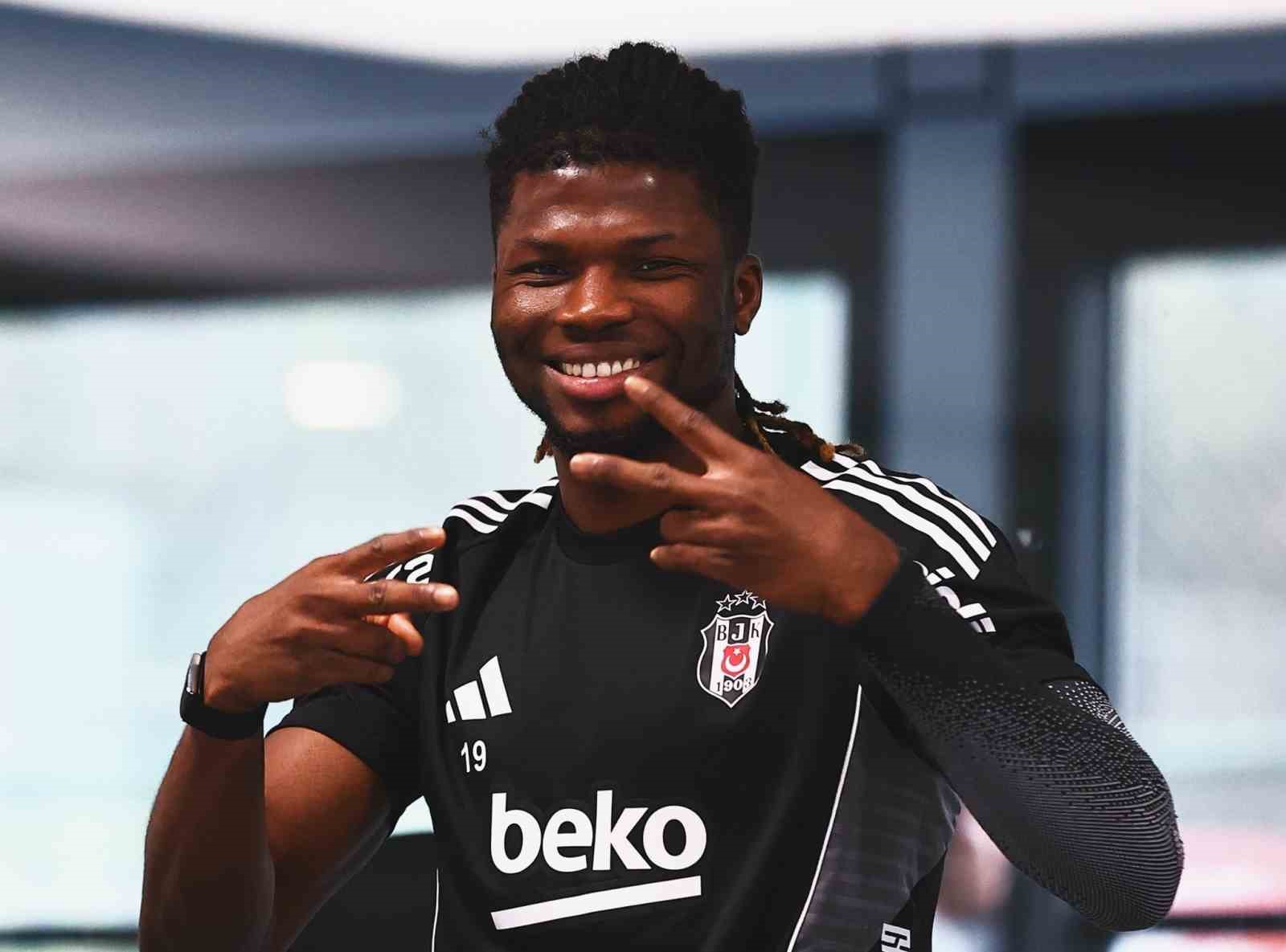 Beşiktaş, salonda çalıştı
