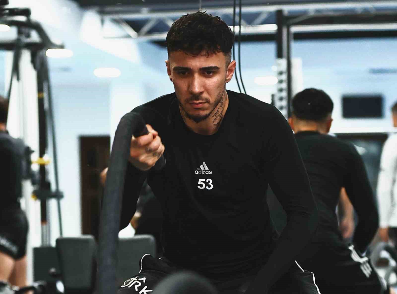 Beşiktaş, salonda çalıştı
