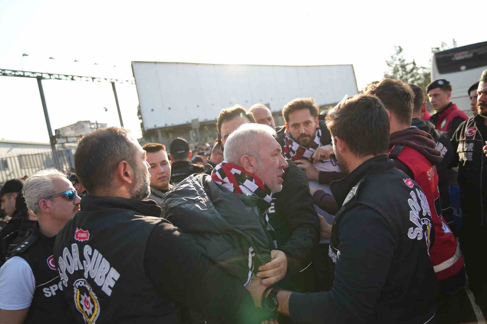 Beşiktaşlı taraftarlar derbi için Kadıköy’de
