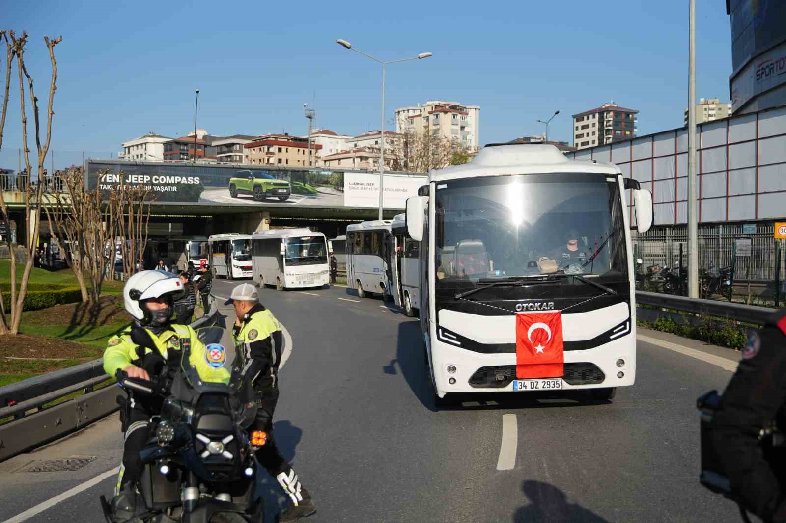 Beşiktaşlı taraftarlar derbi için Kadıköy’de
