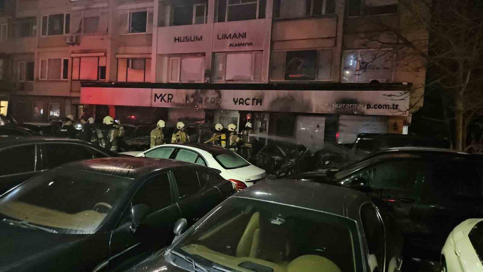 Beşiktaş’ta araç kiralama şirketinde çıkan yangında yaklaşık 100 milyon değerinde 15 araç alevlere teslim oldu
