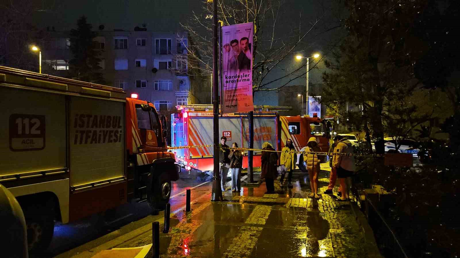 Beşiktaş’ta dairede yangın paniği: 2 kişi dumandan etkilendi
