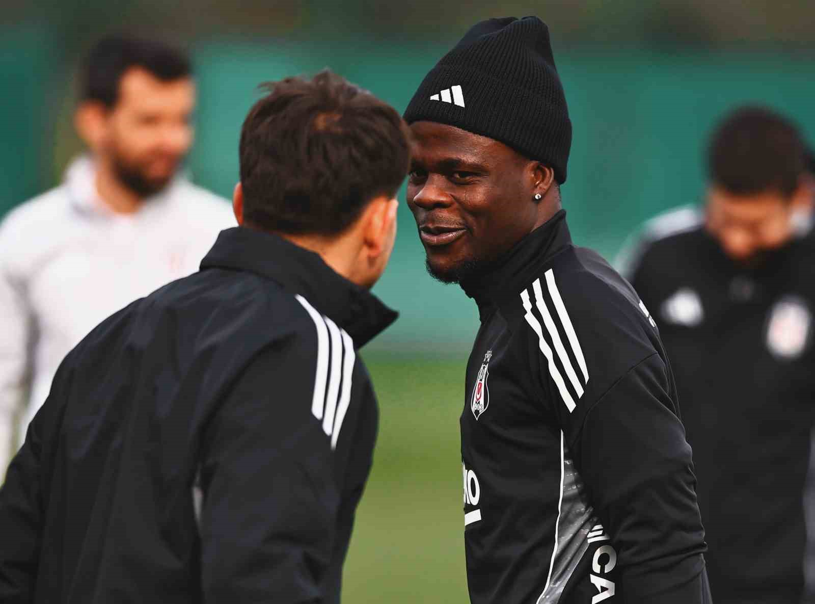 Beşiktaş’ta Junior Olaitan ilk idmanına çıktı
