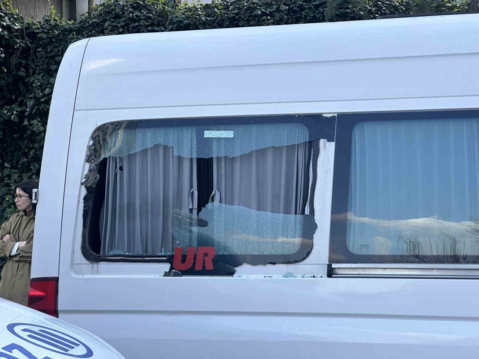 Beşiktaş’ta kurşun yağmurunda kalan servis araçları görüntülendi
