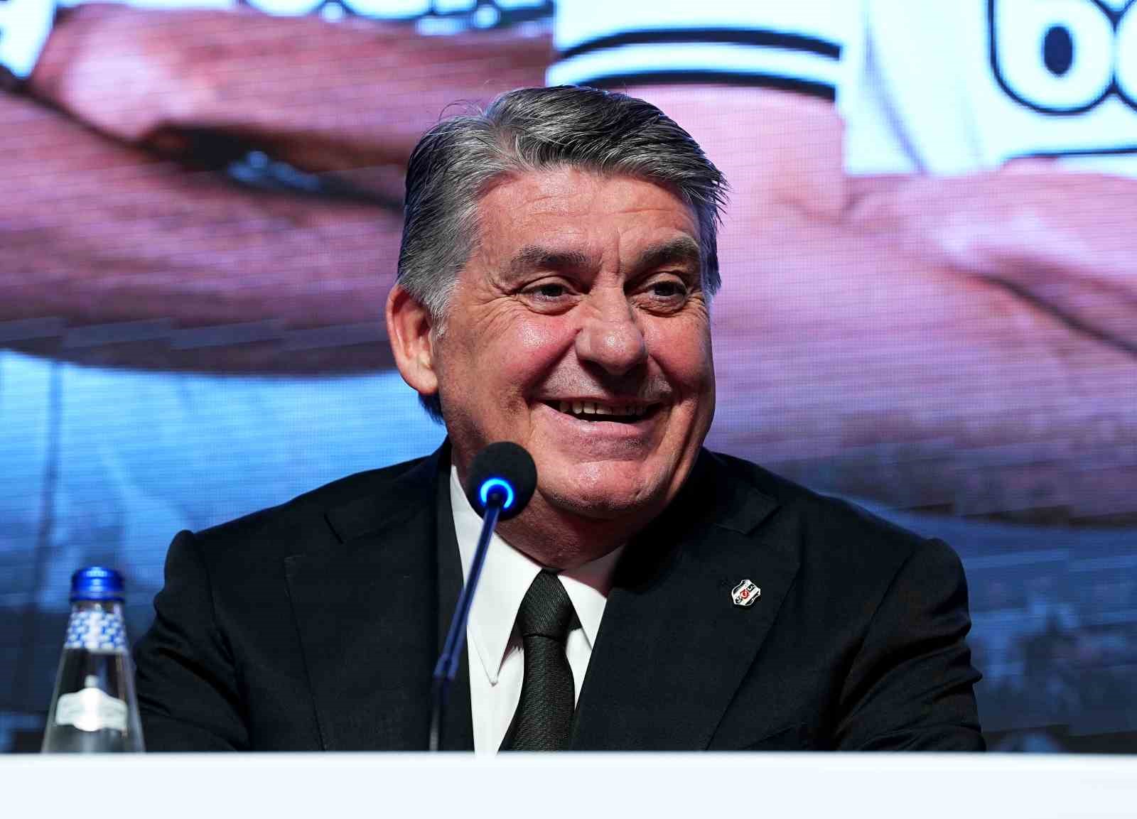 Beşiktaş’ta yeni transferler için imza töreni düzenlendi
