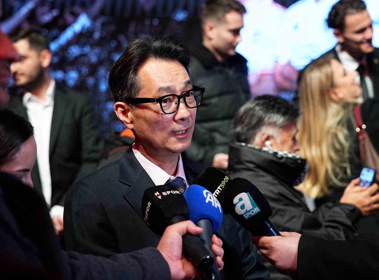 Beşiktaş’ta yeni transferler için imza töreni düzenlendi
