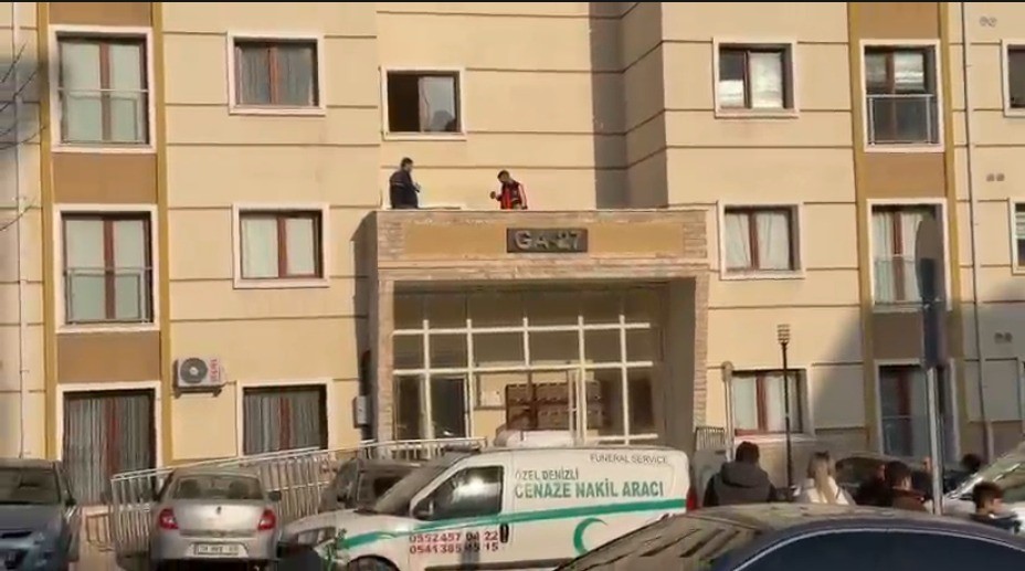 Beşinci kattan düşen kadın hayatını kaybetti
