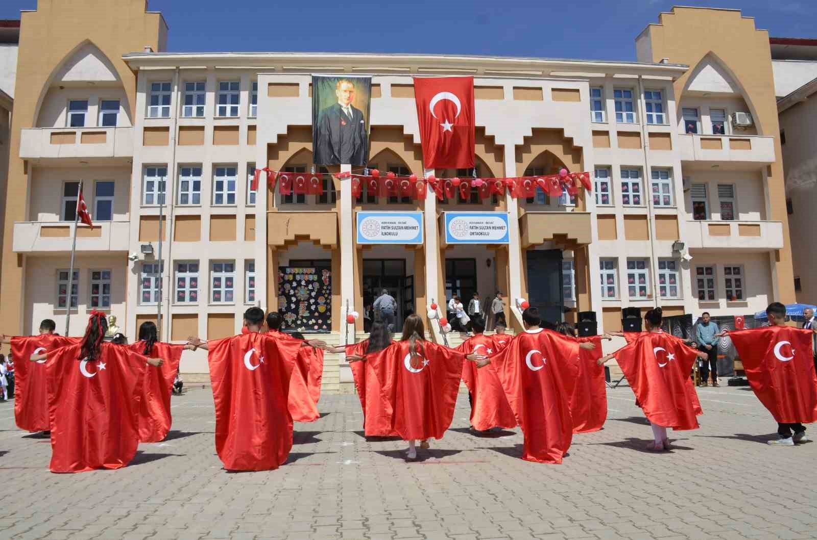 Besni’de 23 Nisan coşkusu
