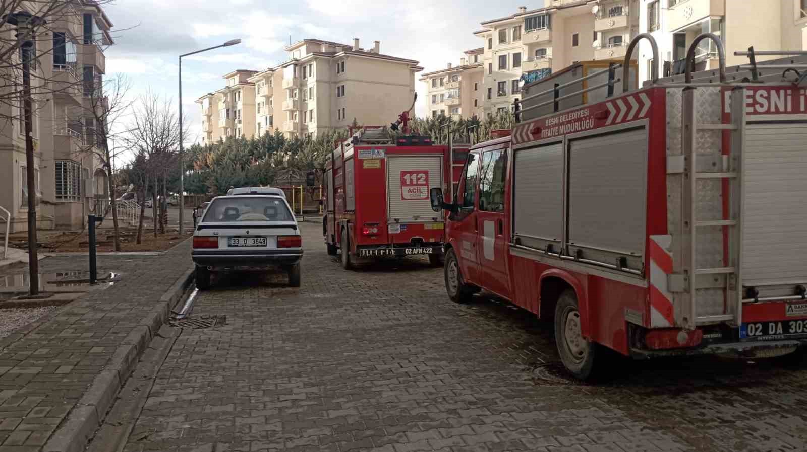 Besni’de çıkan ev yangını korkuttu
