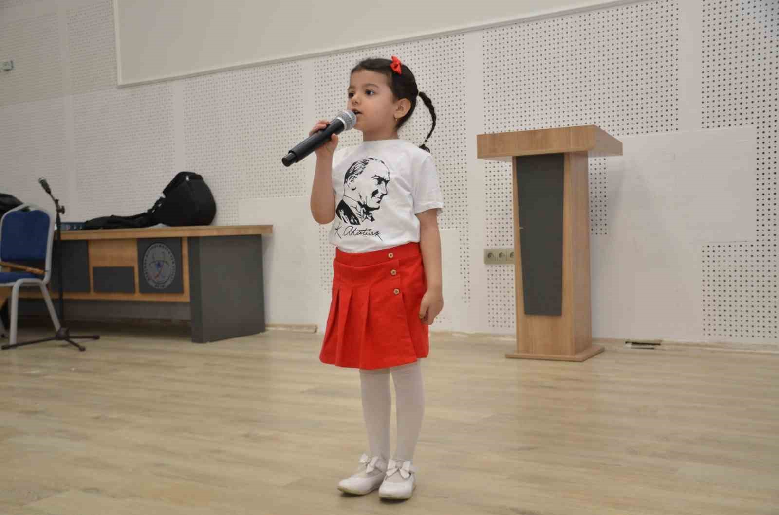 Besni’de İstiklal Marşı’nın ruhunu öğrenciler yaşattı
