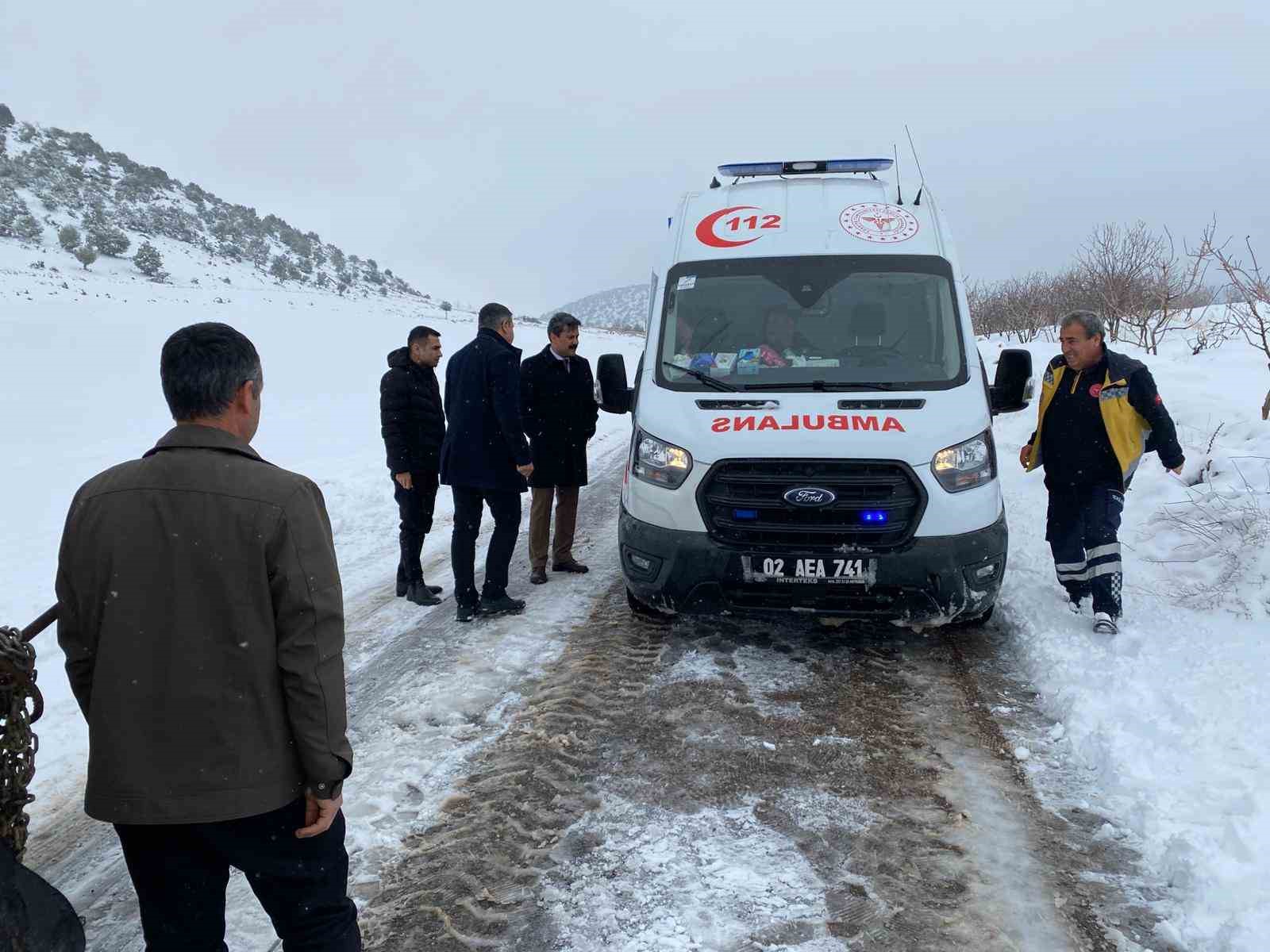 Besni’de kapanan köy yolları açılıyor
