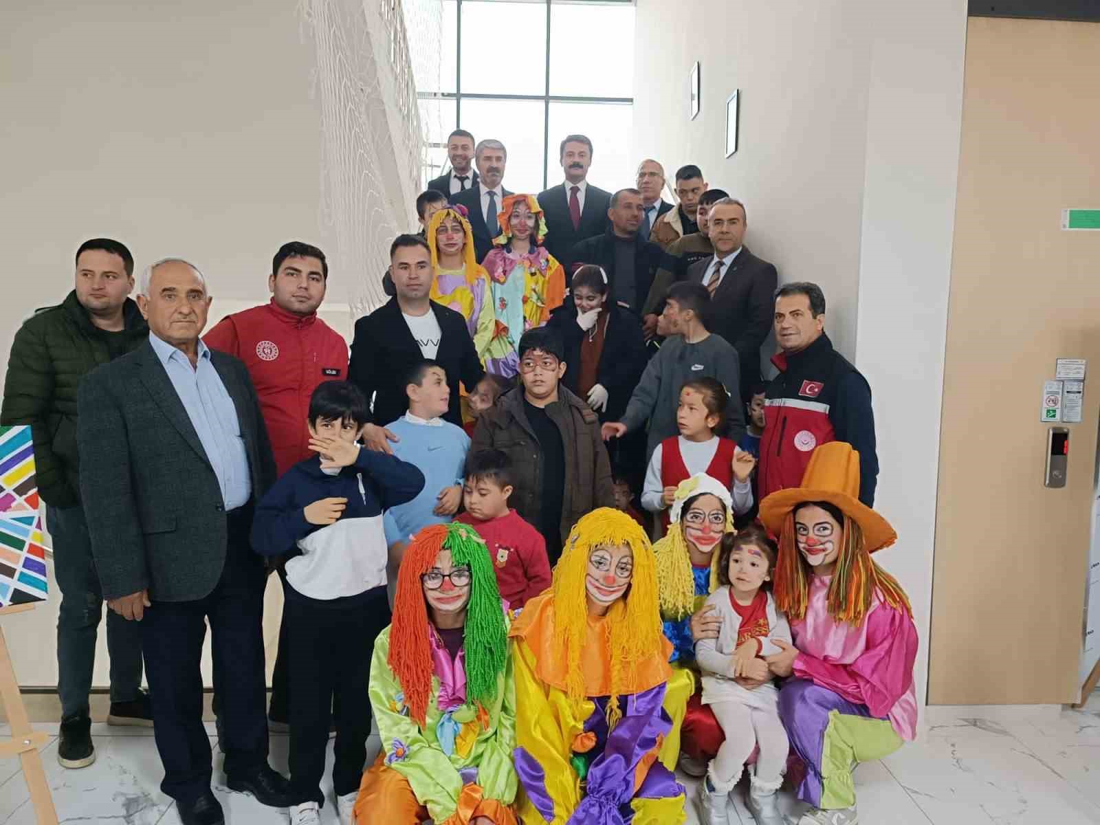 Besni’de ’Otizm Farkındalık Günü’ etkinliği
