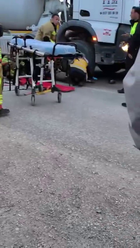 Beton mikseriyle çarpışan motosikletin sürücüsü yaralandı
