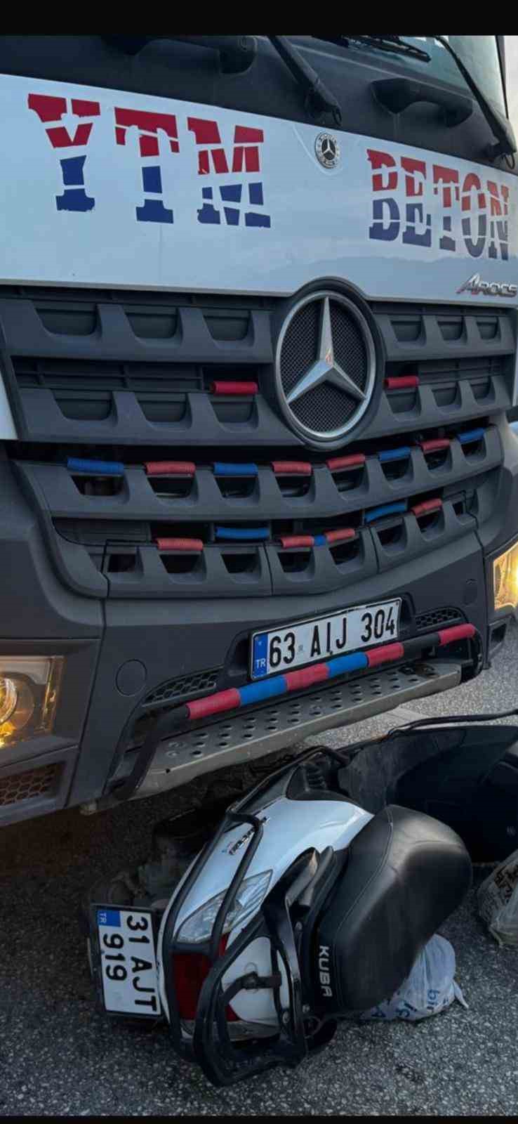 Beton mikseriyle çarpışan motosikletin sürücüsü yaralandı
