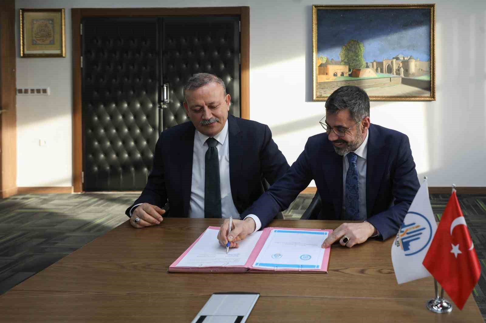 BEÜ ile Bitlis Belediyesi arasında dijital eğitimde iş birliği protokolü imzalandı
