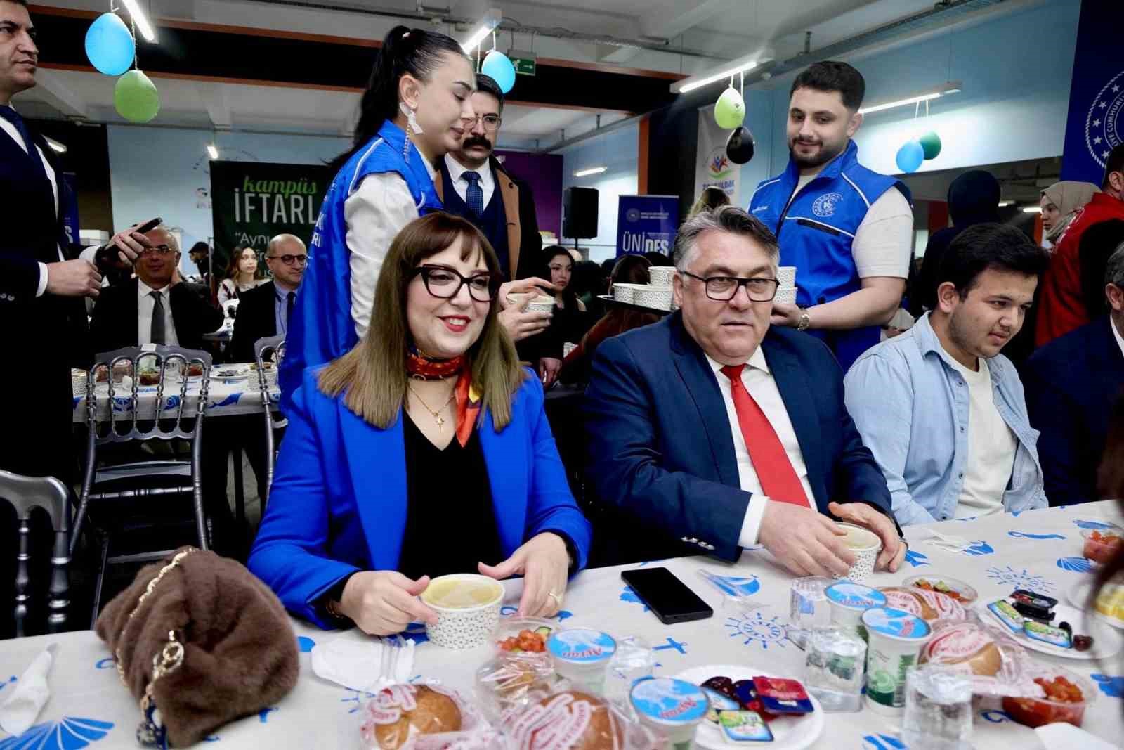 BEUN ile Zonguldak Gençlik ve Spor İl Müdürlüğü iş birliğinde iftar programı düzenlendi
BEUN ile Zonguldak Gençlik ve Spor İl Müdürlüğü iş birliğinde iftar programı düzenlendi