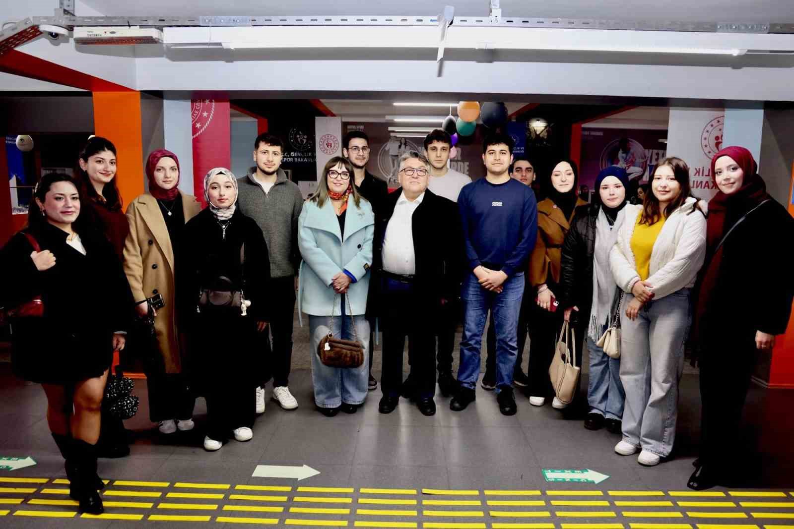 BEUN ile Zonguldak Gençlik ve Spor İl Müdürlüğü iş birliğinde iftar programı düzenlendi
BEUN ile Zonguldak Gençlik ve Spor İl Müdürlüğü iş birliğinde iftar programı düzenlendi