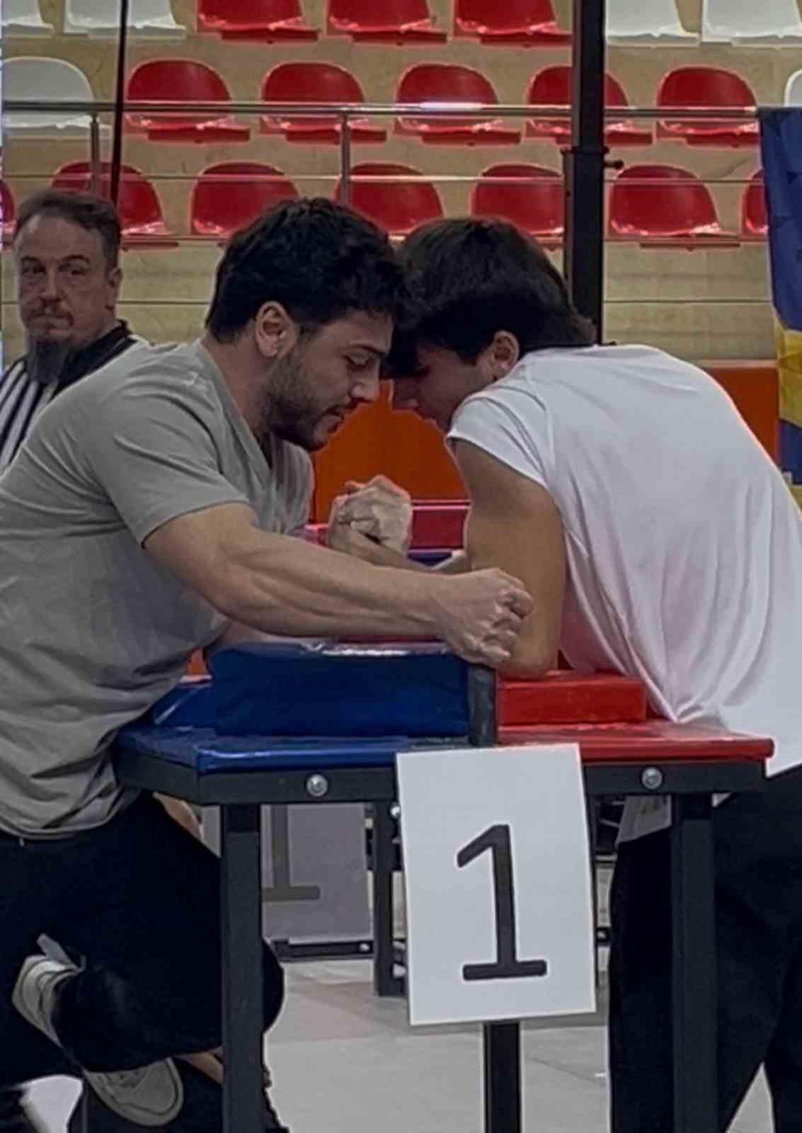 BEUN’lu Dünya Şampiyonu İsmail Hacı Bekar’dan çifte altın madalya
