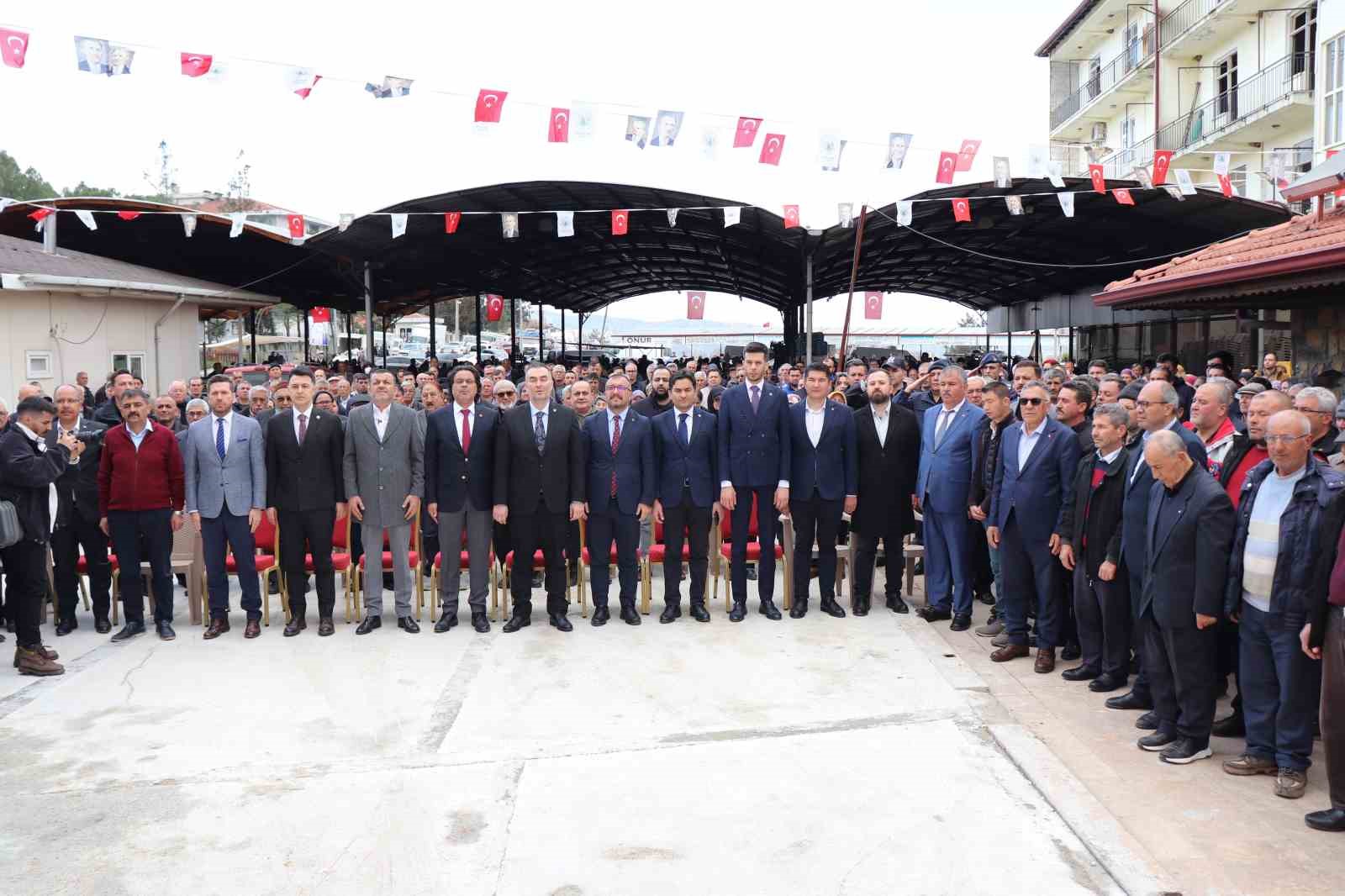 Beyağaç Merkez Çarşı Camii ibadete açıldı
