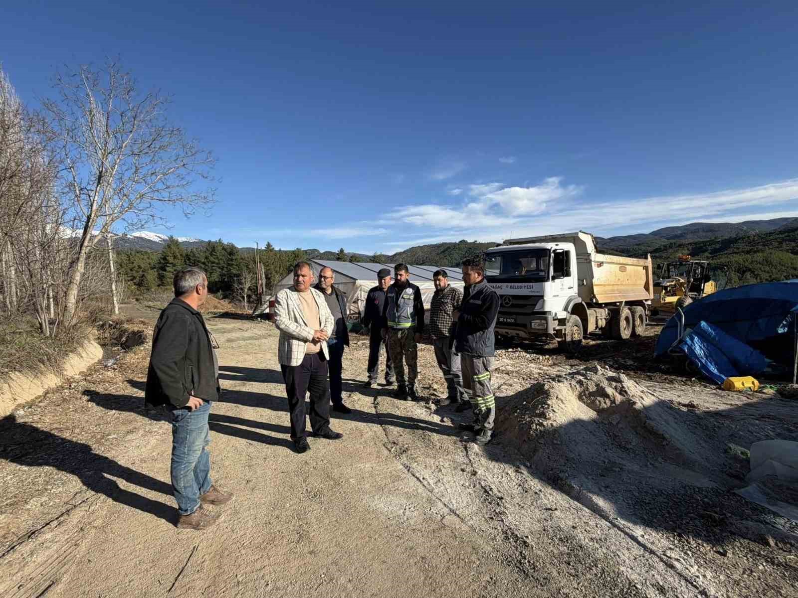 Beyağaç’ta arazi yolları düzenleniyor
