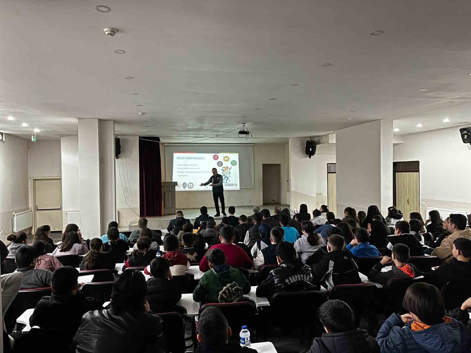 Beyağaç’ta polisten farkındalık eğitimi verildi
