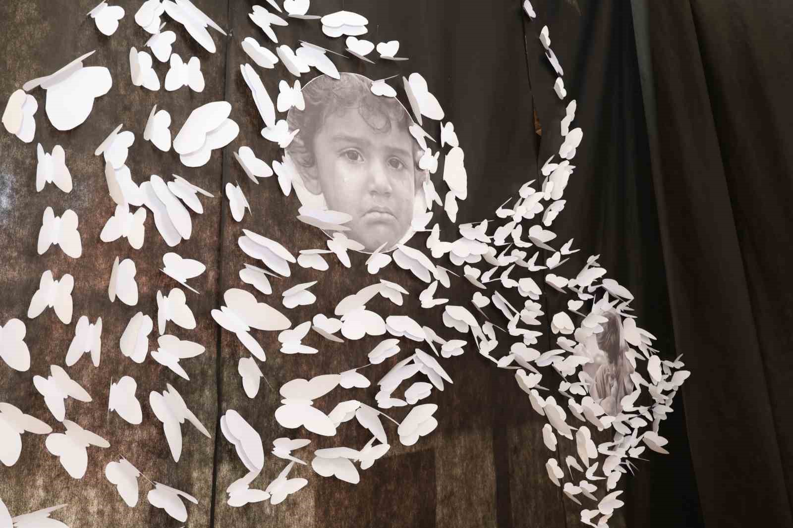 Beyaz kelebekler cennete uçtu
