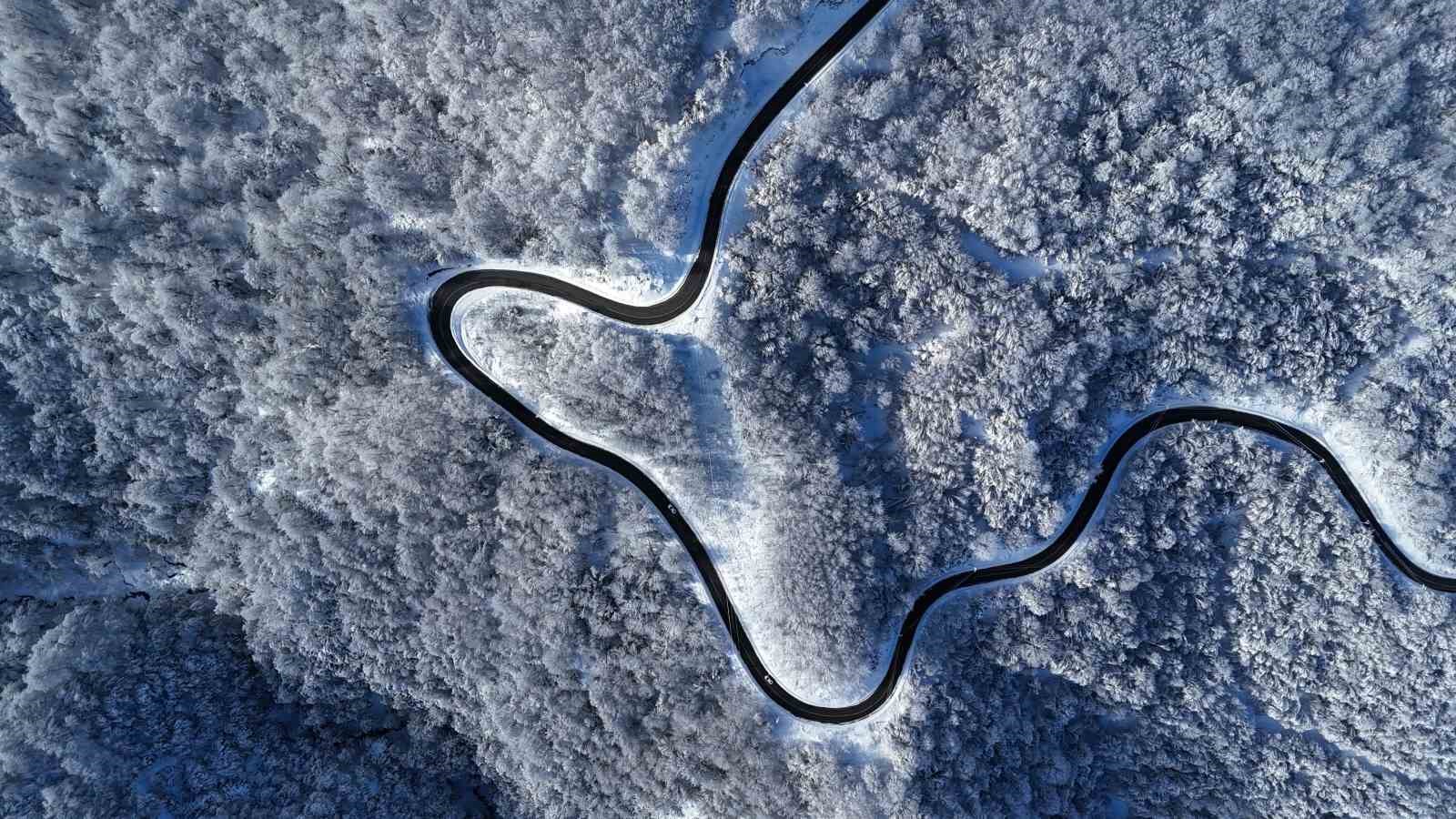 Beyaz, mavi ve yeşil birleşti: Eşsiz manzara mest etti
