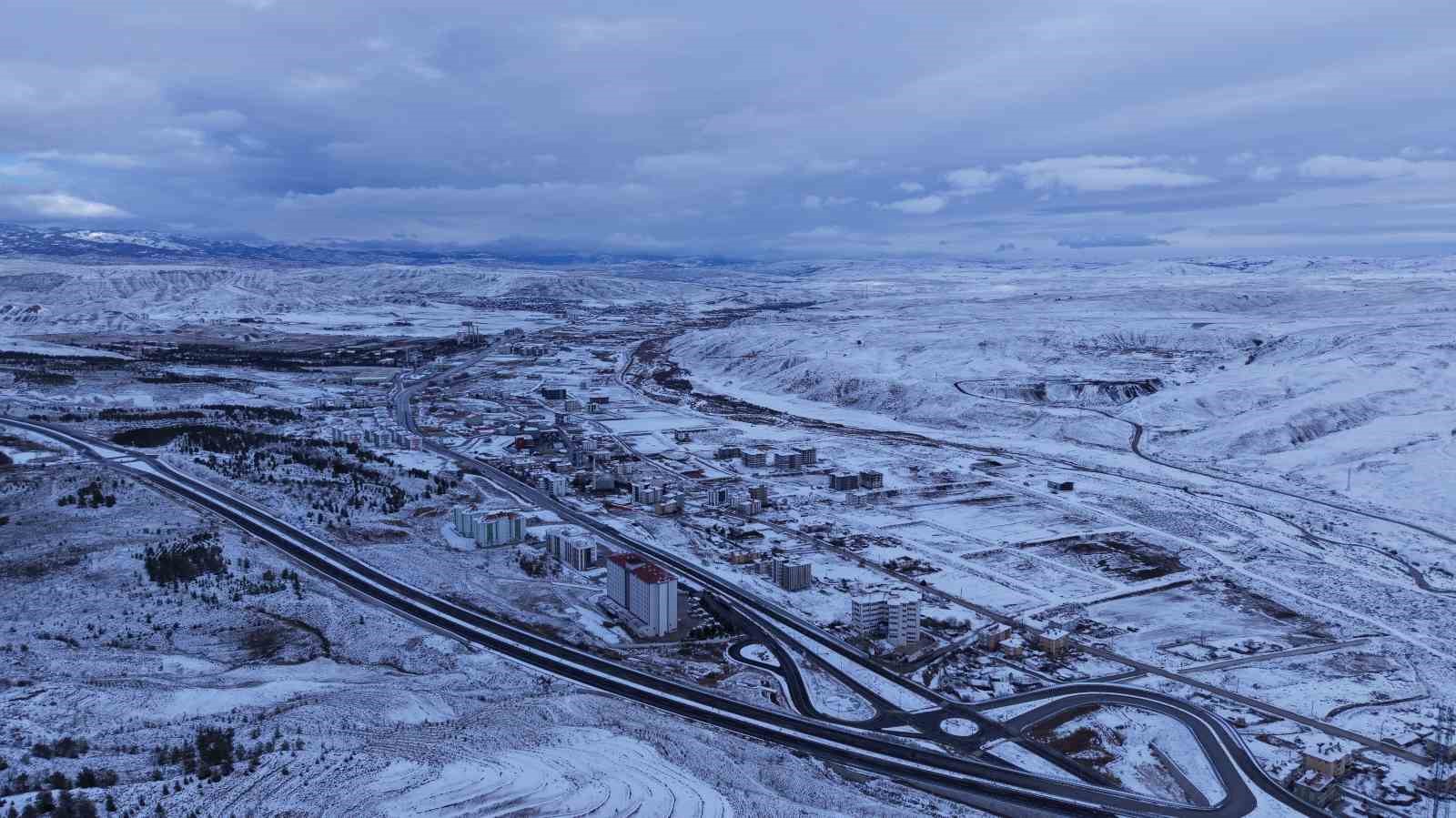 Beyaz örtüyle kaplanan Çankırı havadan görüntülendi
