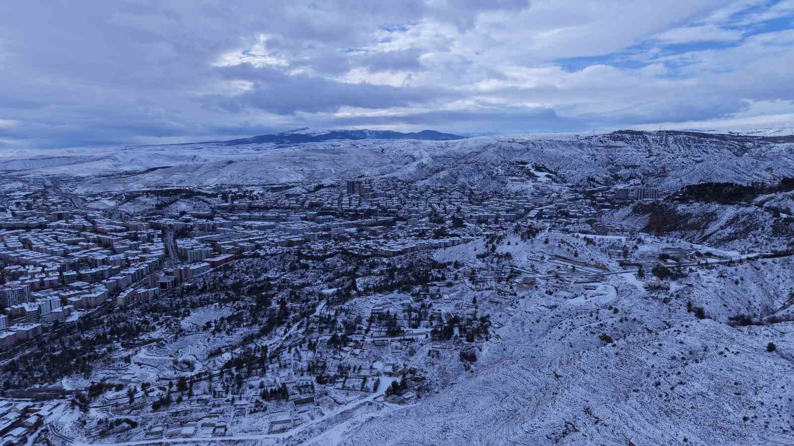 Beyaz örtüyle kaplanan Çankırı havadan görüntülendi
