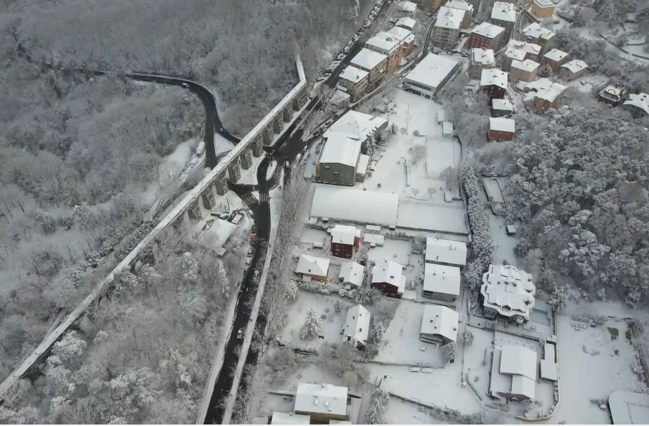 Beyaz örtüyle kaplanan Sarıyer havadan görüntülendi

