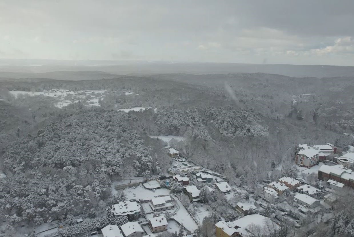 Beyaz örtüyle kaplanan Sarıyer havadan görüntülendi
