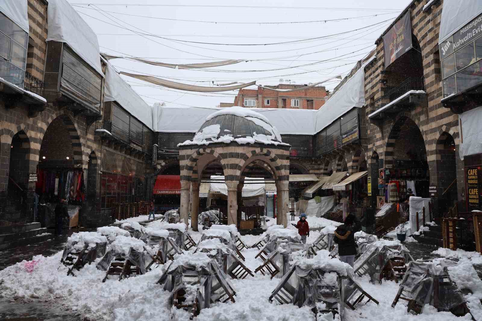 Beyaza bürünen 10 bin yıllık kent dronla görüntülendi
