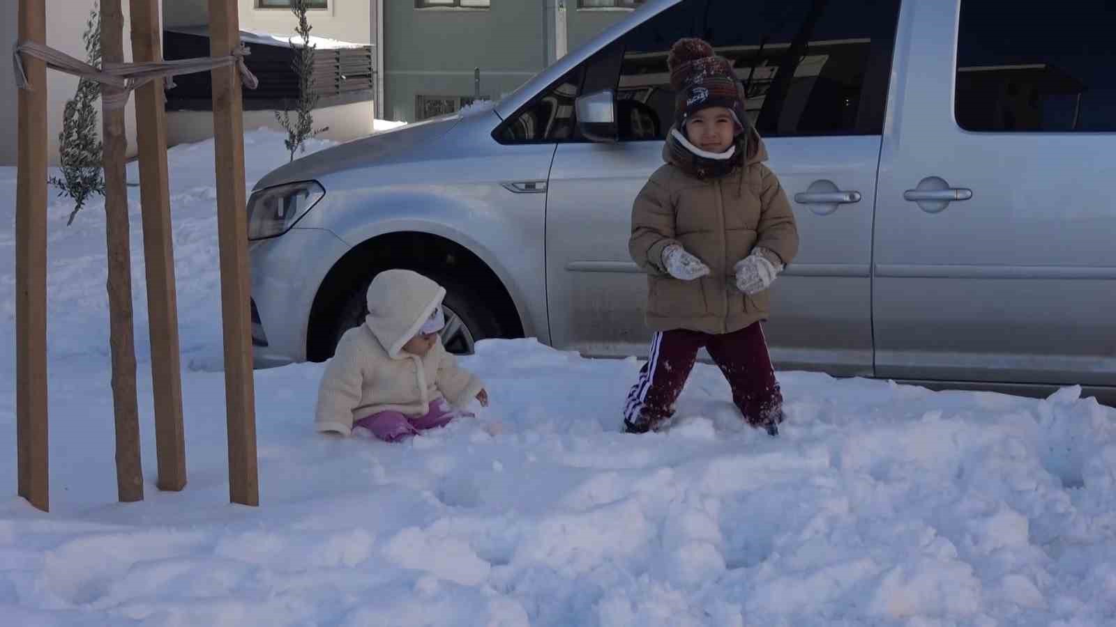 Beyaza bürünen İndere konutları depremzedelere sıcak yuva oldu

