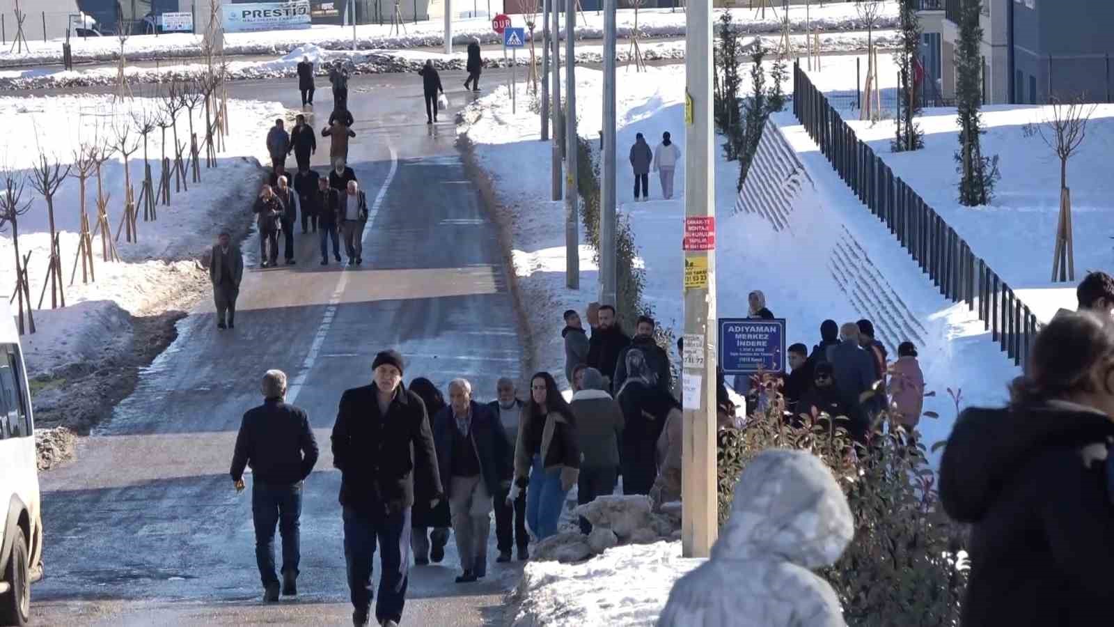 Beyaza bürünen İndere konutları depremzedelere sıcak yuva oldu
