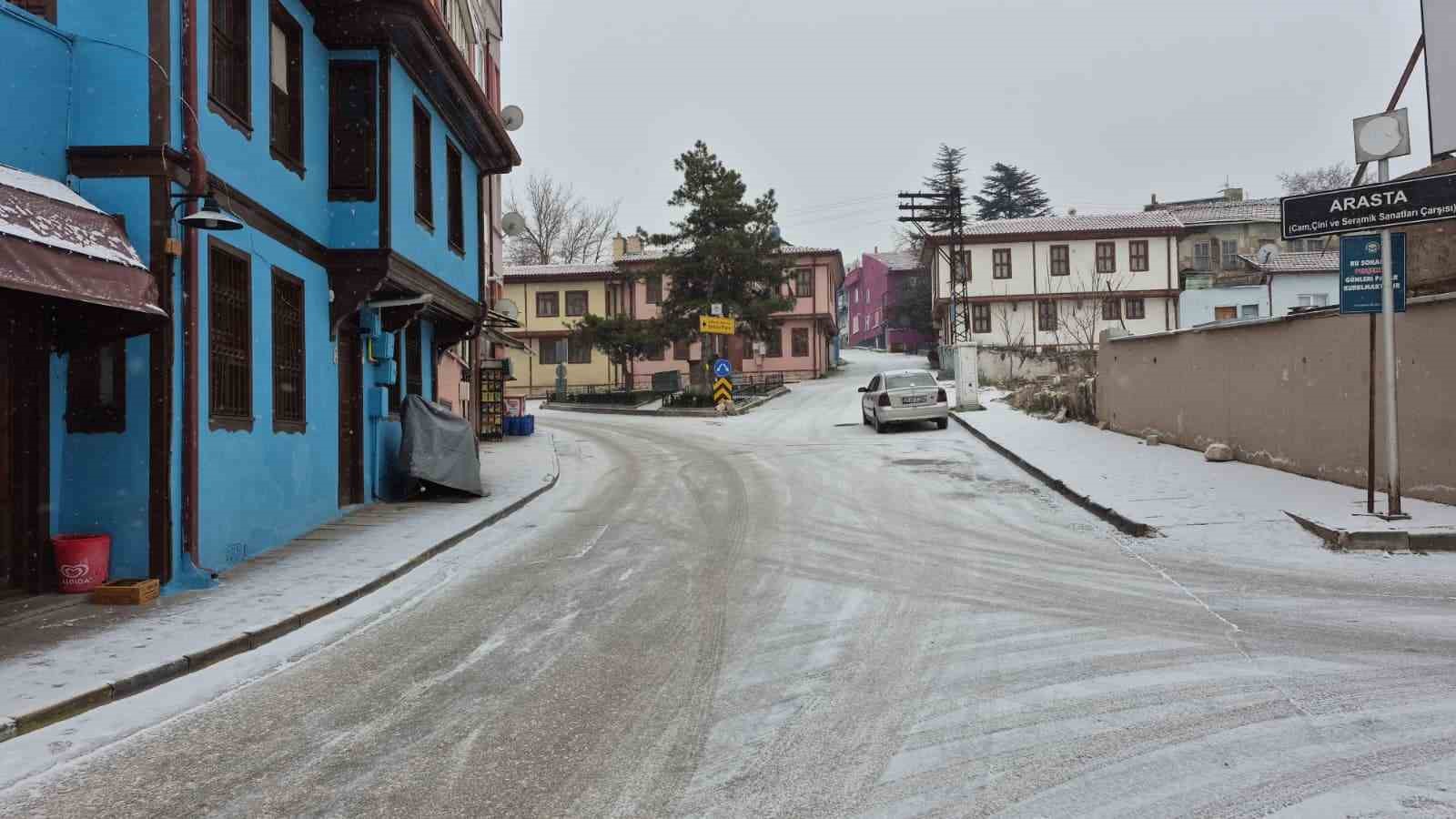 Beyaza sürünen Eskişehir’de kar bereketi
