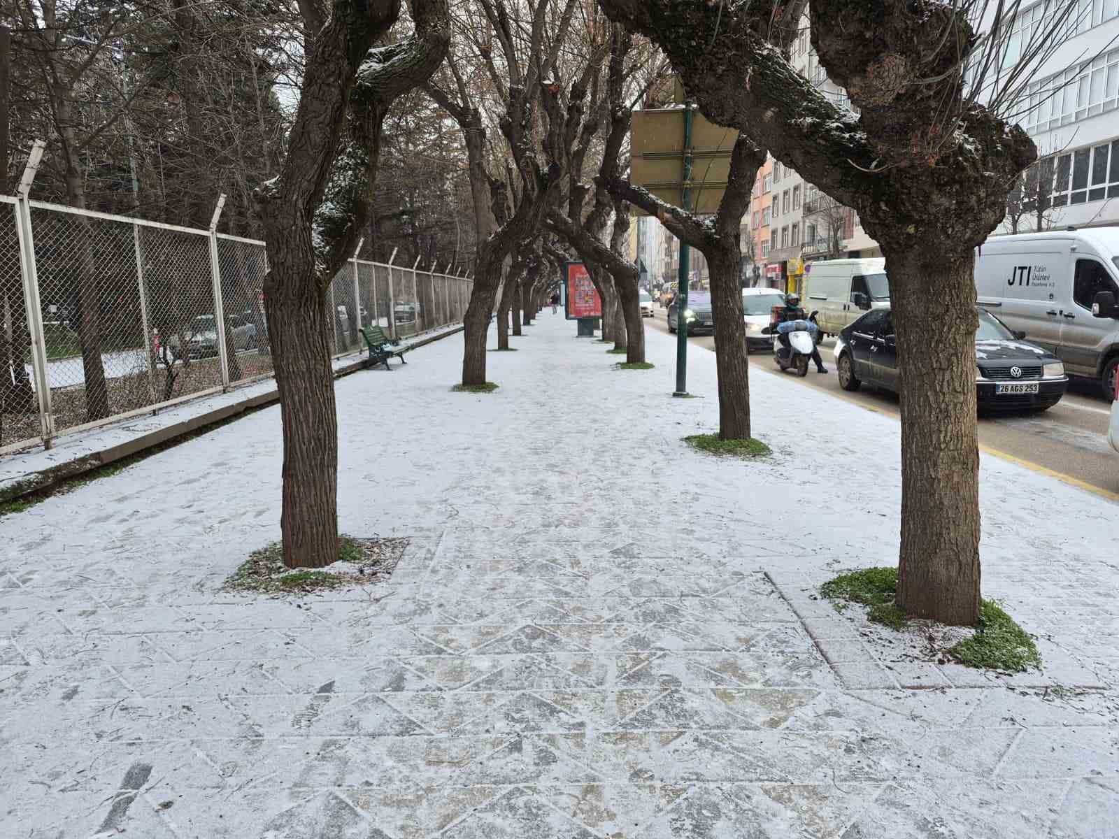 Beyaza sürünen Eskişehir’de kar bereketi
