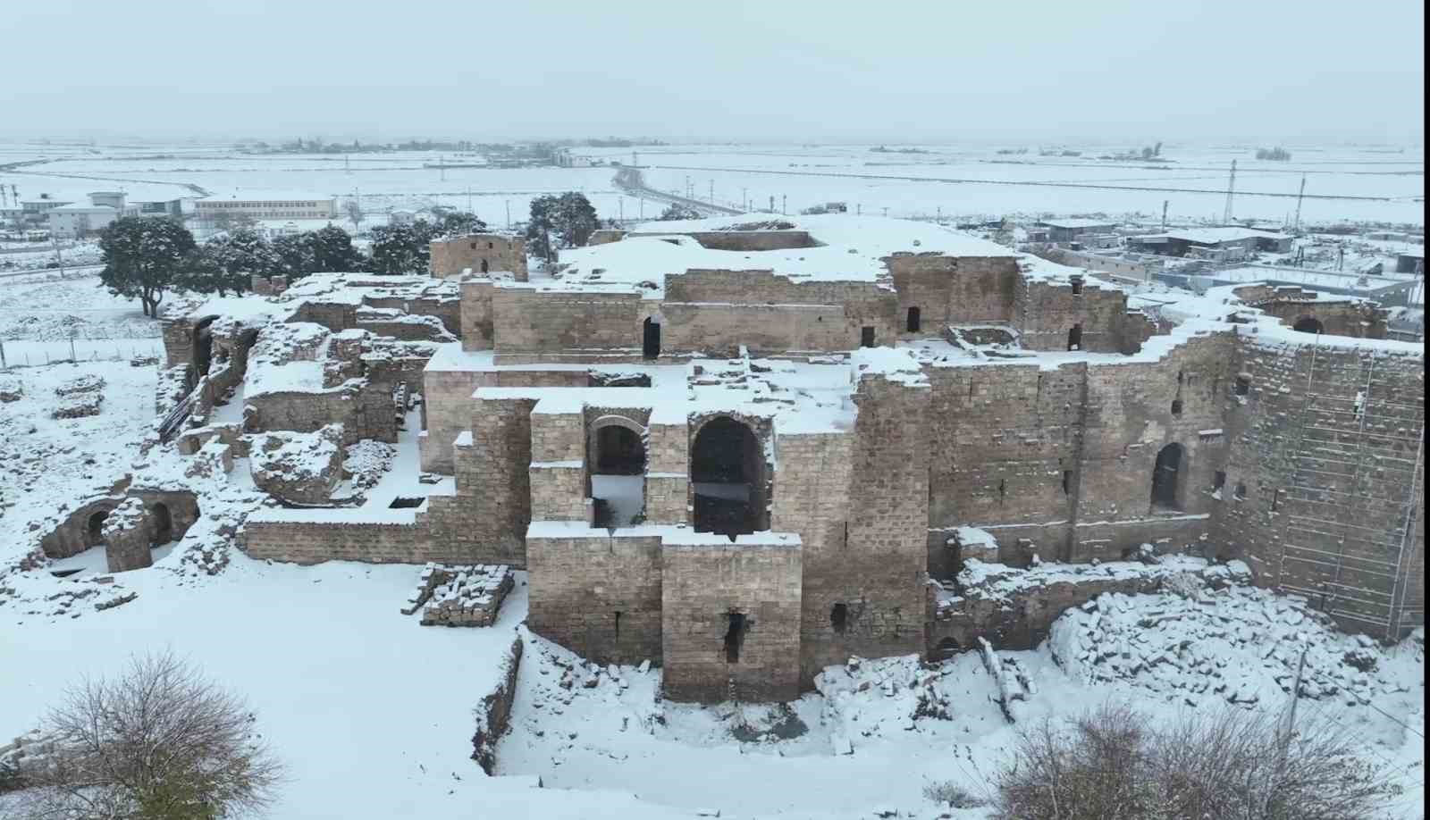 Beyazla tarihin buluşması eşsiz manzara oluşturdu

