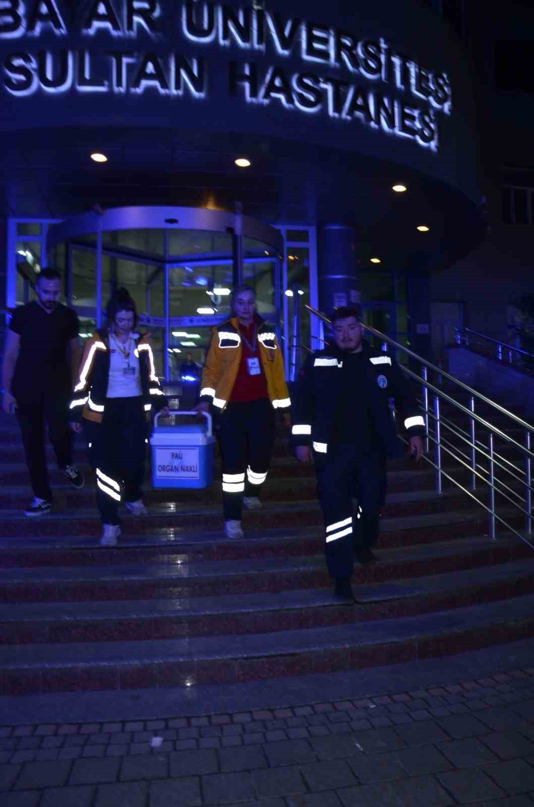 Beyin ölümü gerçekleşen baba 5 hayata umut oldu
Beyin ölümü gerçekleşen baba 5 hayata umut oldu