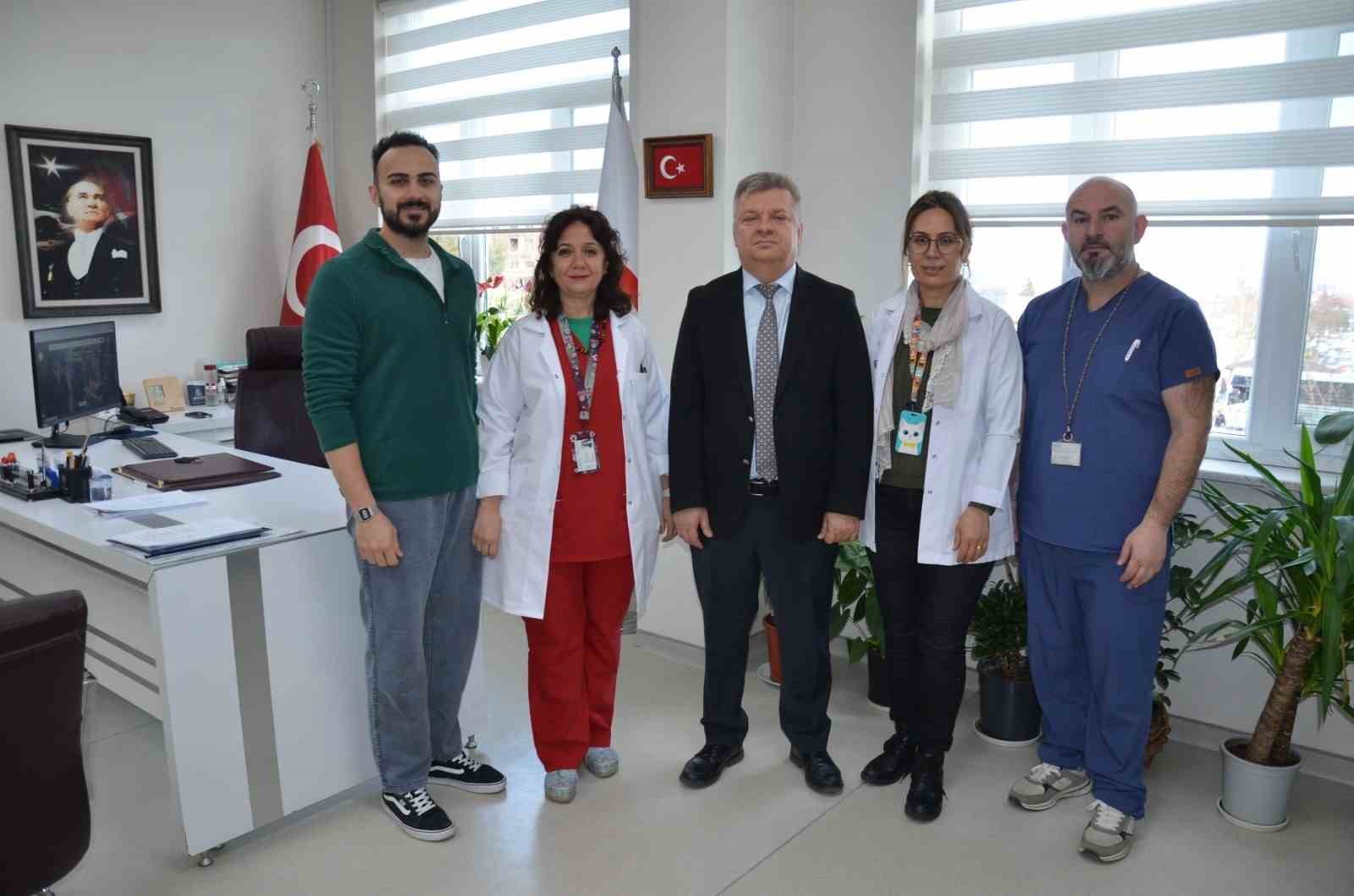 Beyin ölümü gerçekleşen baba 5 hayata umut oldu
Beyin ölümü gerçekleşen baba 5 hayata umut oldu