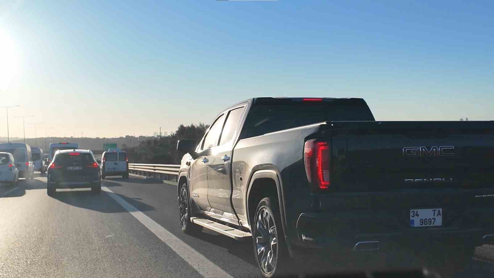 Beykoz’da pes dedirten görüntü: 30 dakikada 60 araç kuralları hiçe saydı
